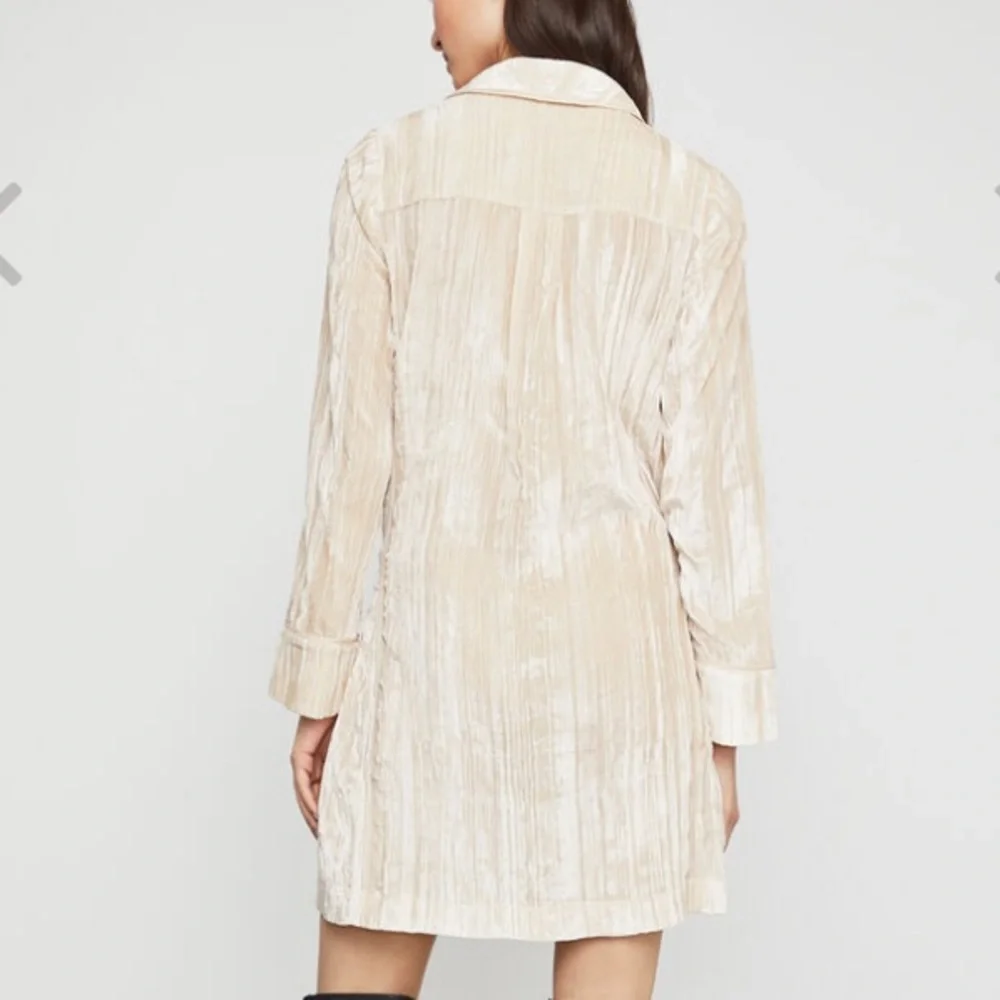 NWT Velvet Robe Wrap Dress | BCBG MAX AZRIA - Picture 4 of 6